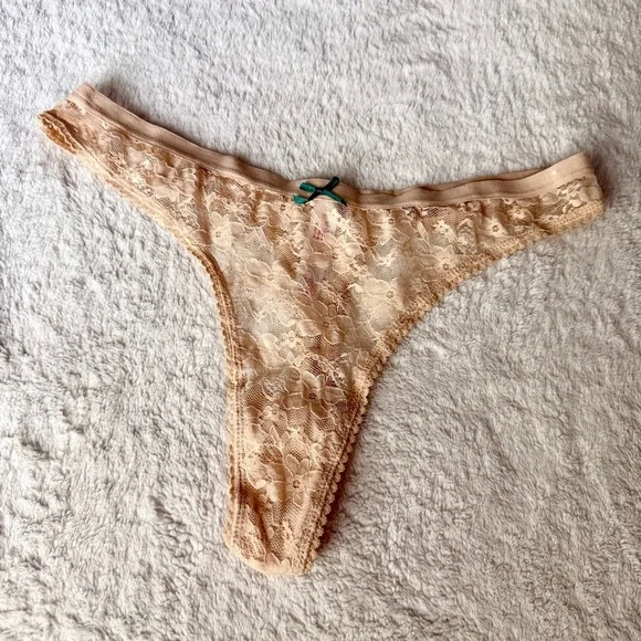 Lace Trim Thong Set (NWOT) - Picture 6 of 8
